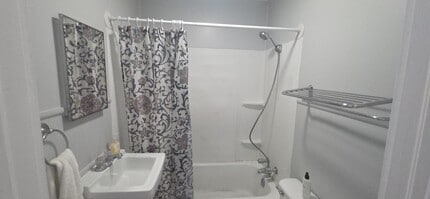 327 Hayes St in Woodbury, TN - Building Photo - Building Photo