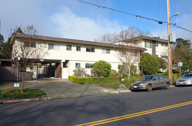 1135 Grand Ave in San Rafael, CA - Foto de edificio - Building Photo