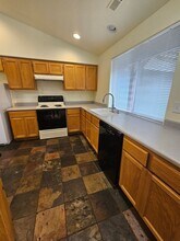 1069 Pittview Ave in Central Point, OR - Building Photo - Building Photo