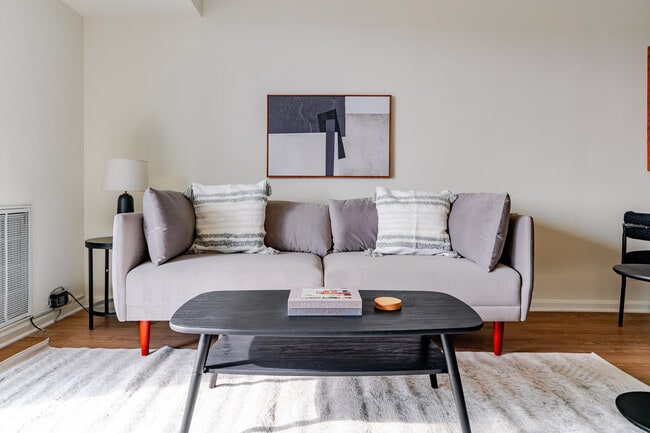 4650 Washington Blvd in Arlington, VA - Building Photo - Building Photo