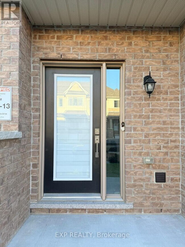 1071 Lockie Dr in Oshawa, ON - Building Photo - Building Photo