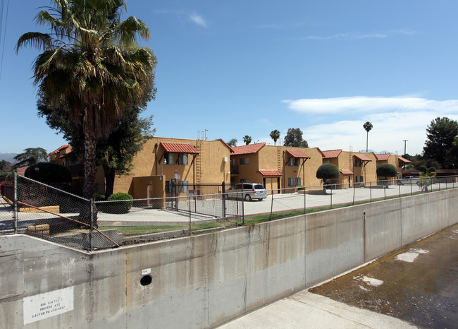 Vincent Village in Covina, CA - Foto de edificio - Building Photo