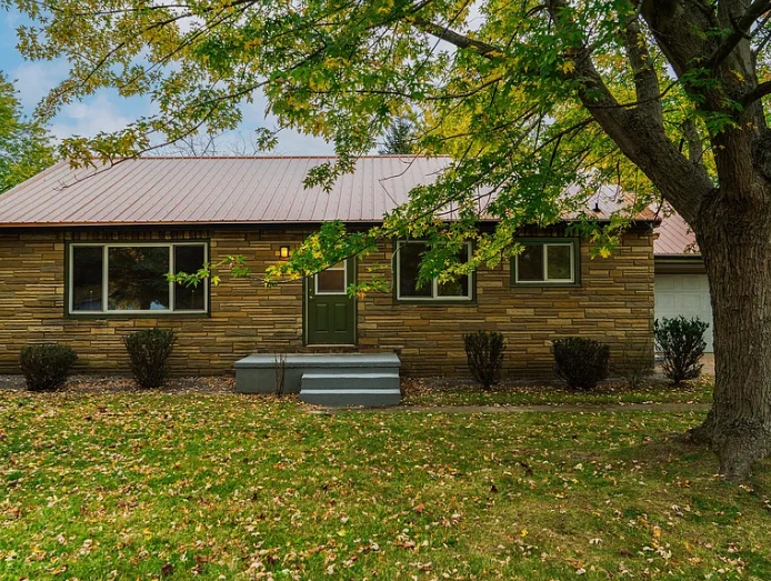 38 Carol Ave in Fredonia, NY - Building Photo