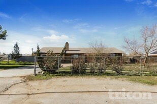 8222 3rd Ave in Hesperia, CA - Building Photo