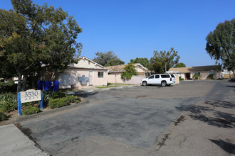 Arey Pointe Condominiums in San Diego, CA - Building Photo - Building Photo