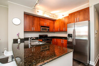 744 N Clark St, Unit 704 in Chicago, IL - Building Photo - Building Photo