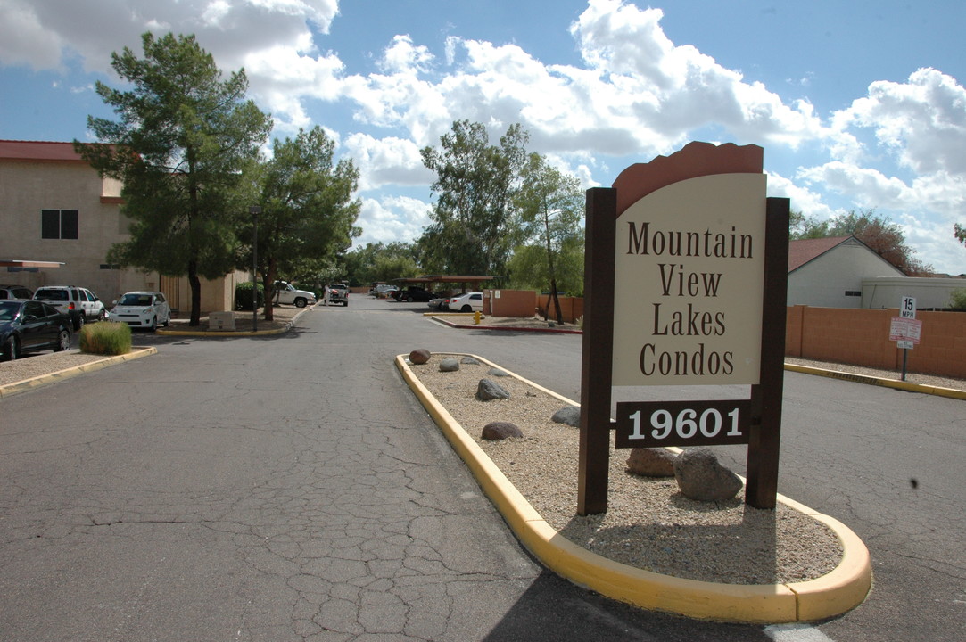 Mountain View Lakes in Phoenix, AZ - Building Photo