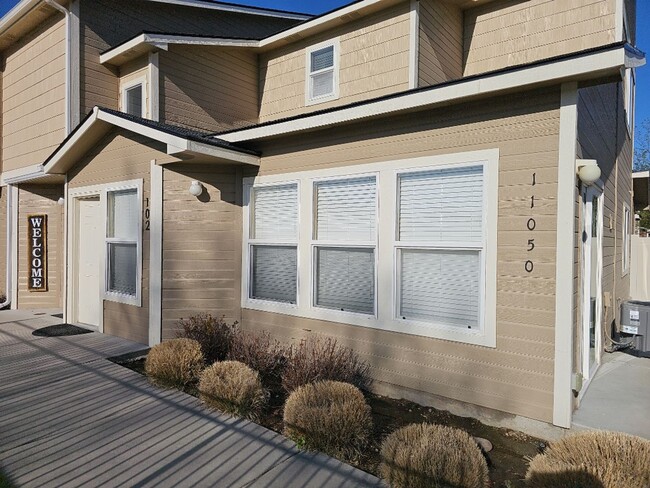 property at 11050 W Garverdale Ln