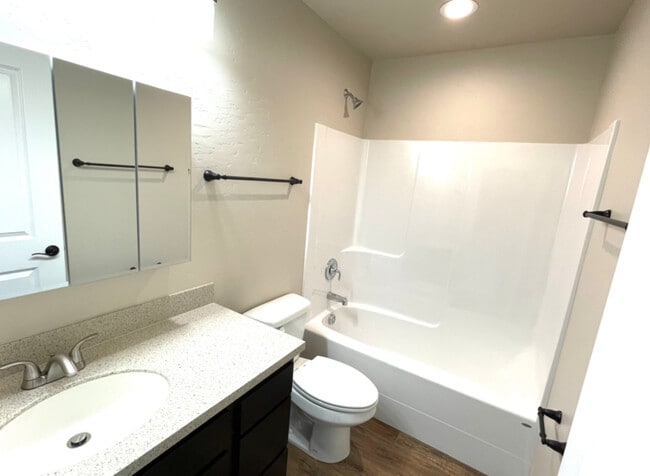 1005 Prospect St in Klamath Falls, OR - Foto de edificio - Building Photo