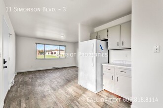 11 Simonson Blvd in Deerfield, WI - Building Photo - Building Photo