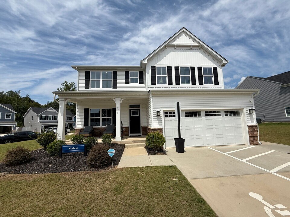 1976 Sedona Ln in Denver, NC - Building Photo