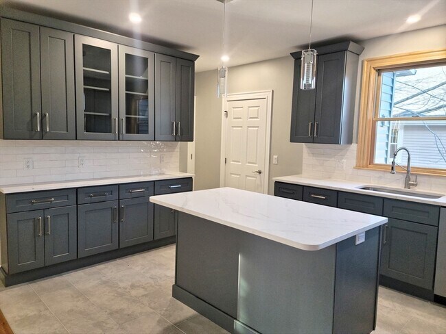33 Columbus Ave-Unit -33 in Waltham, MA - Building Photo - Building Photo
