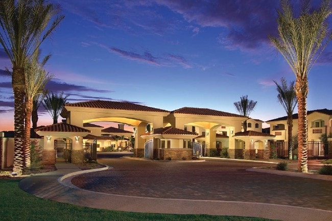 San Hacienda in Chandler, AZ - Foto de edificio - Building Photo