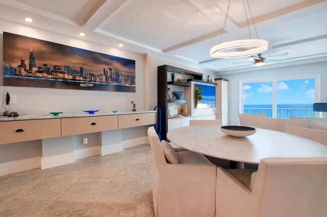 1977 Gulf Shore Blvd N in Naples, FL - Foto de edificio - Building Photo