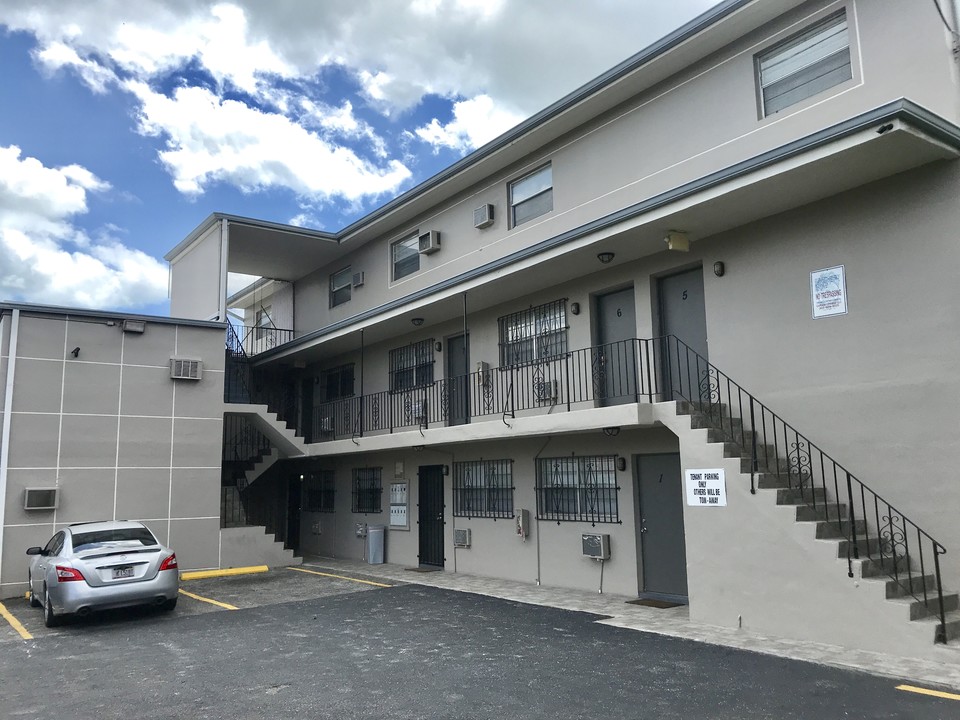180 NE 71st St in Miami, FL - Building Photo