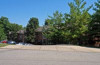 Park Manor Apartments in Cincinnati, OH - Building Photo - Building Photo