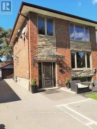 38 Waterbury Dr in Toronto, ON - Building Photo