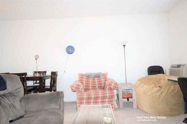 35 Belmont St, Unit 3 in Somerville, MA - Building Photo - Building Photo