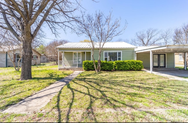 property at 1120 N Ollie Ave