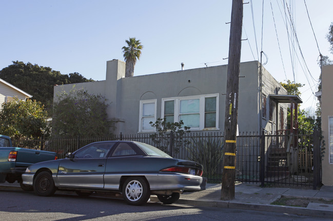 2430 27th Ave in Oakland, CA - Foto de edificio - Building Photo