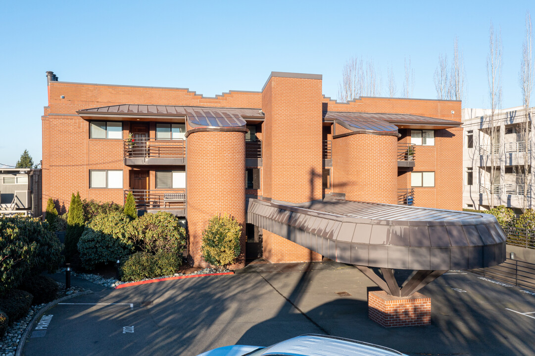 Harbour House in Kirkland, WA - Foto de edificio