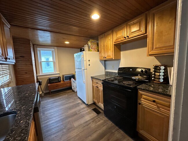 102-106 E Maynard Ave-Unit -104 in Columbus, OH - Building Photo - Building Photo