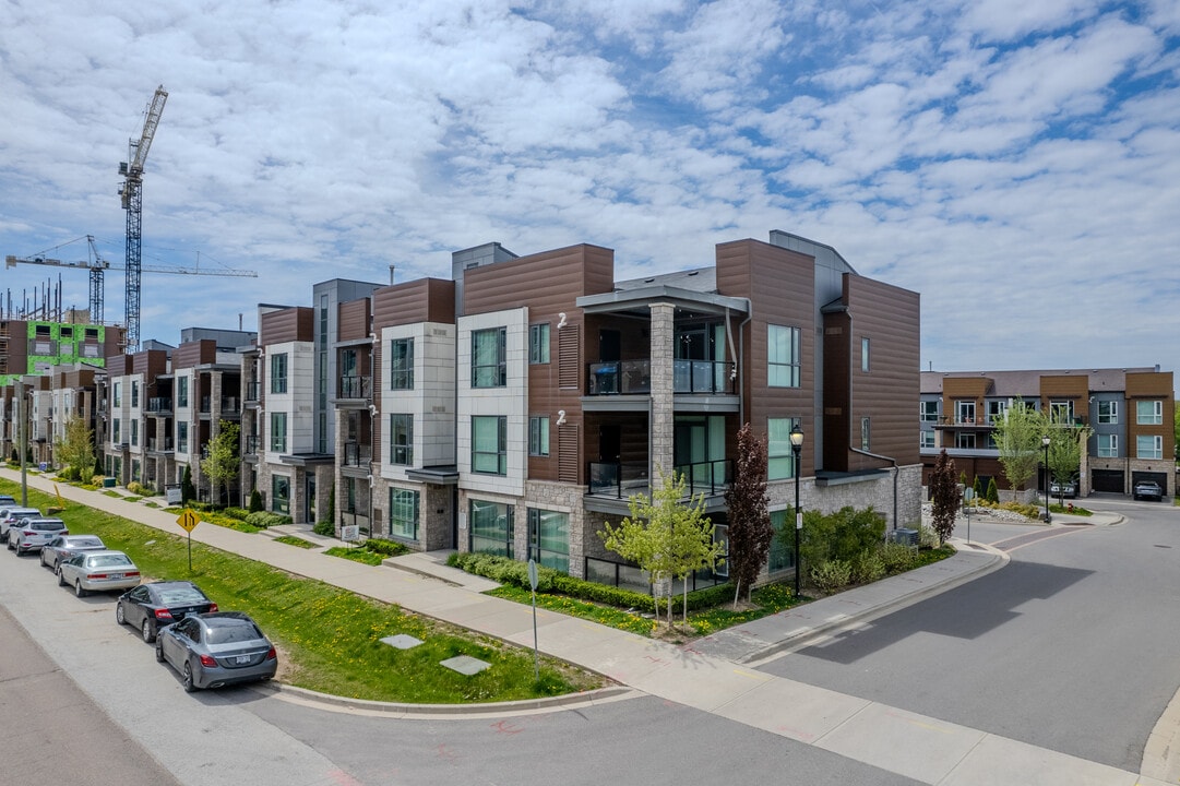 2388 Khalsa Gate in Oakville, ON - Building Photo