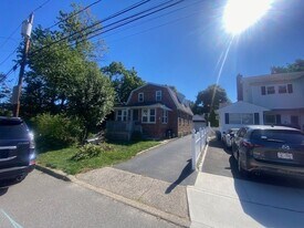 346 Pine St in South Hempstead, NY - Building Photo