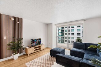 1200 Brickell Bay Dr in Miami, FL - Building Photo - Building Photo