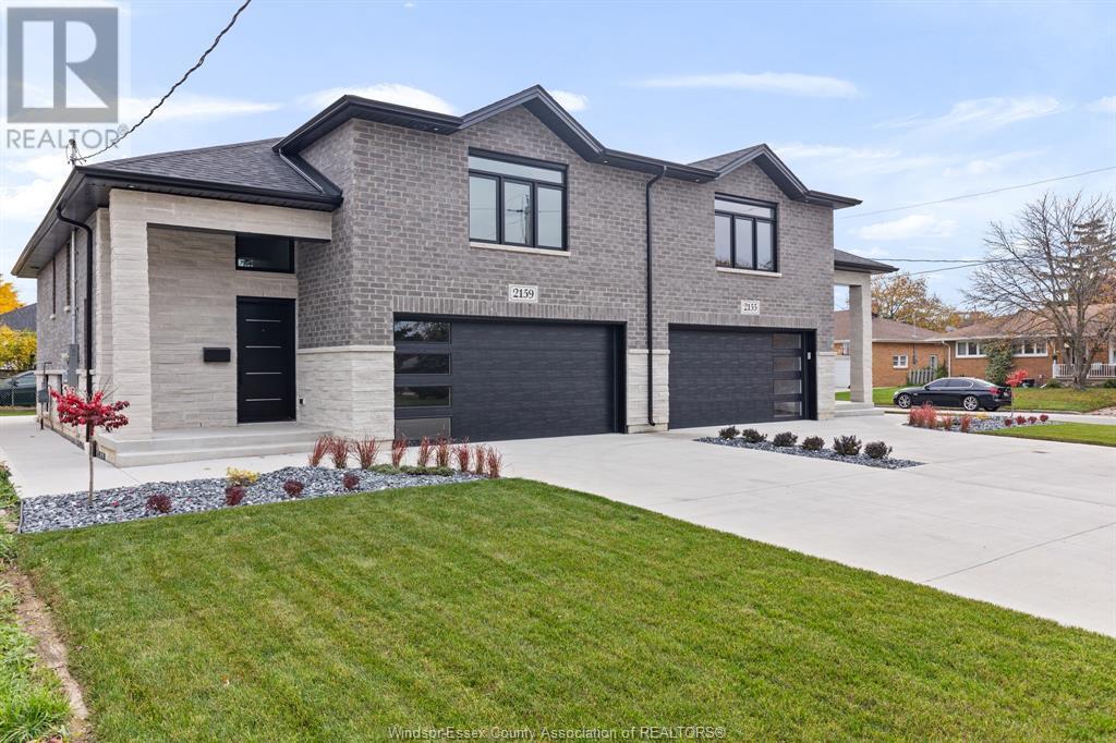 2159 Parkdale Pl in Windsor, ON - Building Photo
