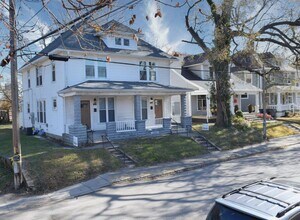 Bates-Hendricks/Newly Remodeled 3 Bedroom Half Double in Indianapolis, IN - Foto de edificio - Building Photo