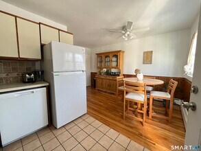 25 Riverside Dr in Clinton, CT - Building Photo - Building Photo