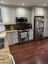 925 NE 26th Ave in Hallandale Beach, FL - Building Photo - Building Photo