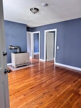 18 Hall St, Unit 3 in New Bedford, MA - Building Photo - Building Photo