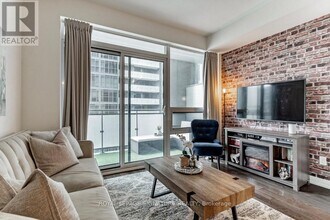 460-460 Adelaide St E in Toronto, ON - Building Photo - Building Photo