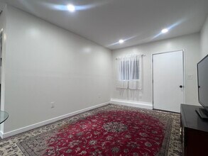 1367 W 12th St, Unit B in San Pedro, CA - Foto de edificio - Building Photo