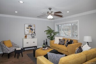 70 Philip Walk in Babylon, NY - Building Photo - Building Photo