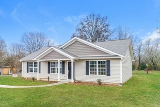 802 Self St in Cherryville, NC - Building Photo - Building Photo