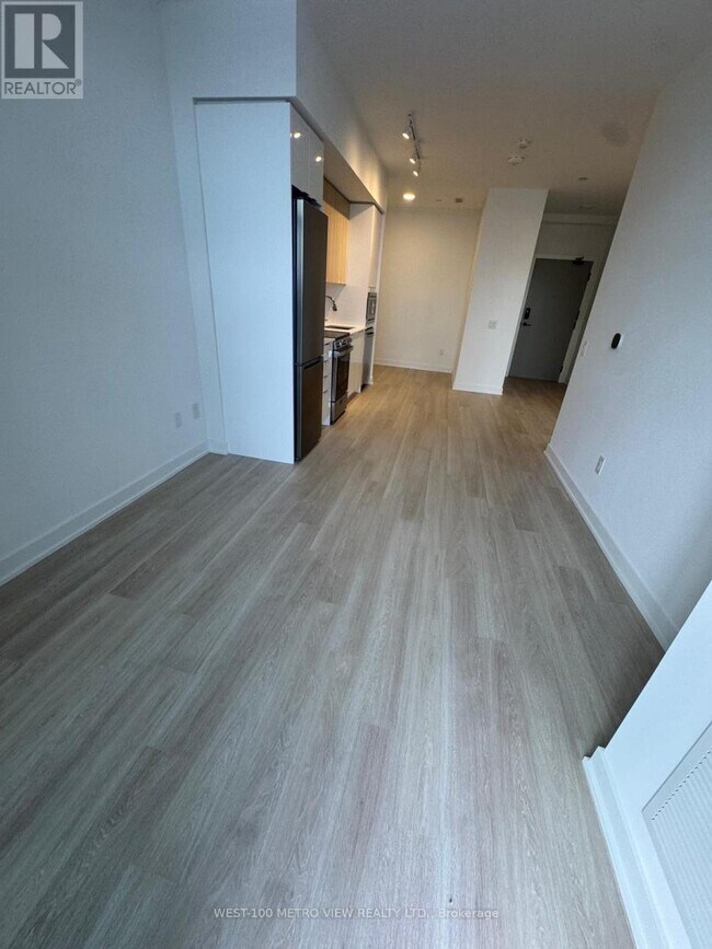 5105 Hurontario St in Mississauga, ON - Building Photo - Building Photo