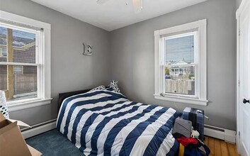 13 Home St-Unit -11 Home St in West Warwick, RI - Foto de edificio - Building Photo