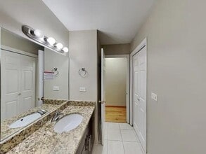 1095 Hassell Rd in Hoffman Estates, IL - Building Photo - Building Photo