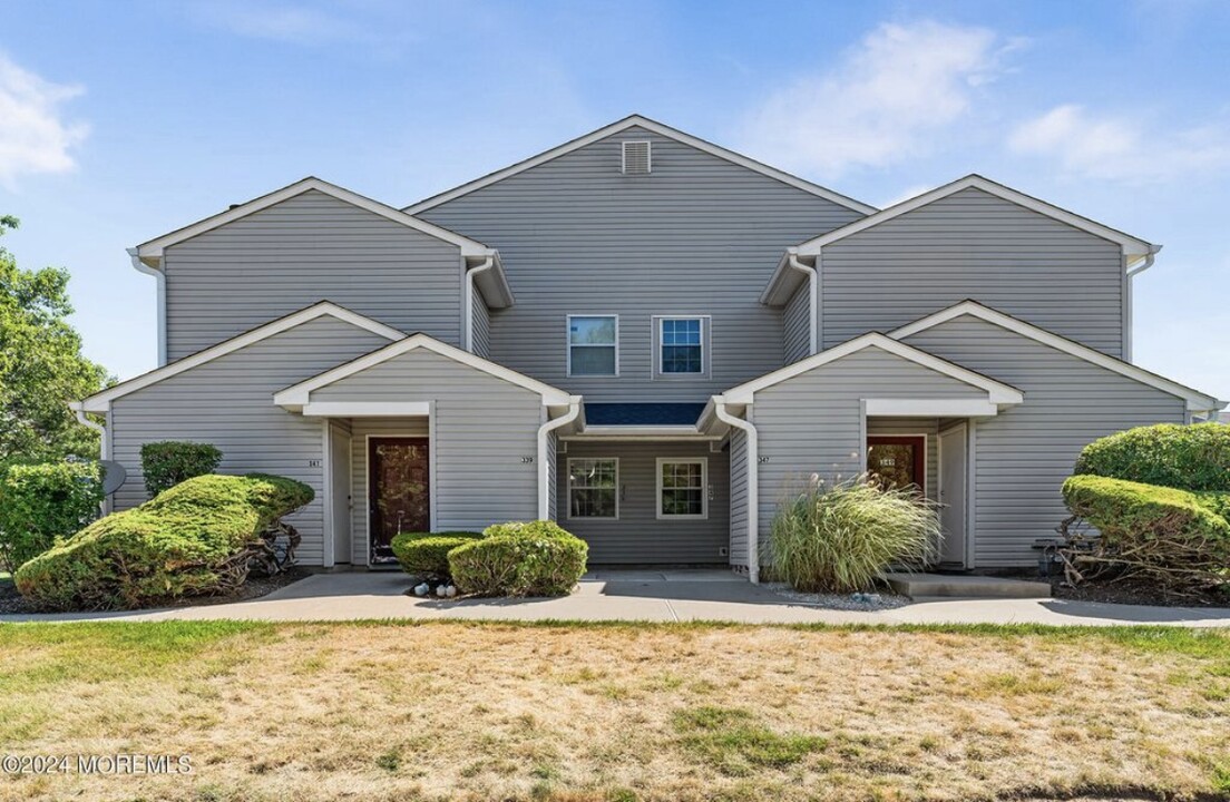 339 Yorkshire Pl, Unit 339 Yorkshire pl in Morganville, NJ - Building Photo