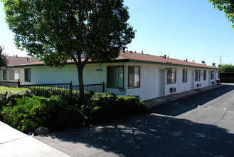1339 W Stoneridge Ct in Ontario, CA - Foto de edificio - Building Photo