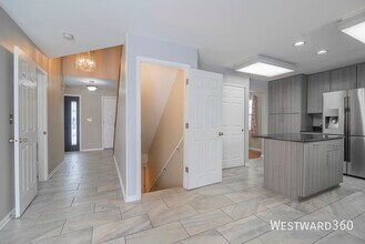 164 Forestview Ct in Aurora, IL - Building Photo - Building Photo