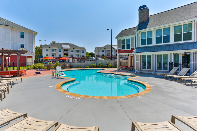 Walden Station (Student Housing ONLY) in Charlotte, NC - Foto de edificio - Building Photo