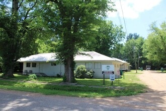 102 Pecan Ln in Okolona, MS - Building Photo - Building Photo