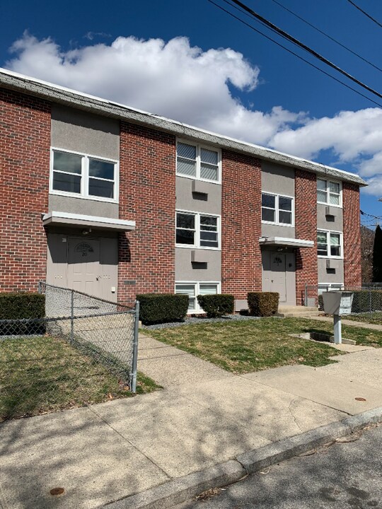 20 Margaret St, Unit 5 in Pawtucket, RI - Building Photo