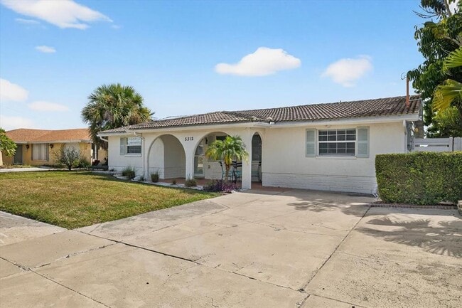 5312 Flora Ave in Holiday, FL - Building Photo - Building Photo