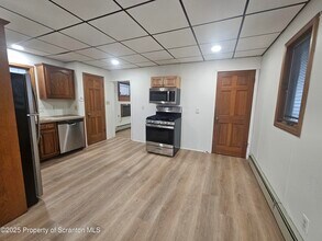 328 4th St in Blakely, PA - Building Photo - Building Photo