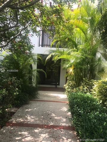 350 Grapetree Dr in Key Biscayne, FL - Building Photo